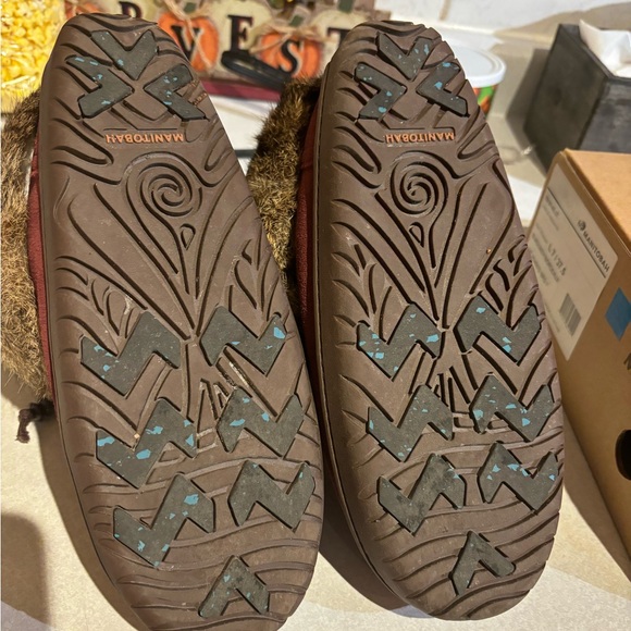 Manitobah mukluks Keewatin suede rabbit fur burgundy boots size 7 ladies - Picture 8 of 9